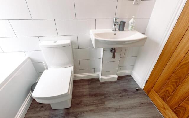 Chute House 4 bed house private garden city center