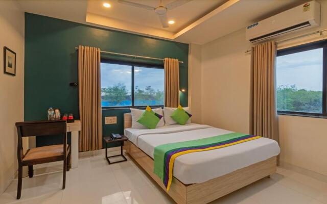 FabHotel Tulip Comforts