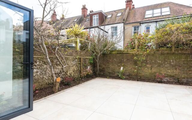 Brand New Luxurious 5 Bedroom Townhouse
