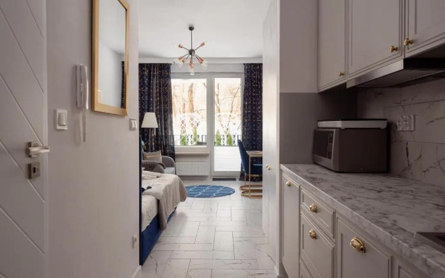 Metro Marymont Pleasant Studio