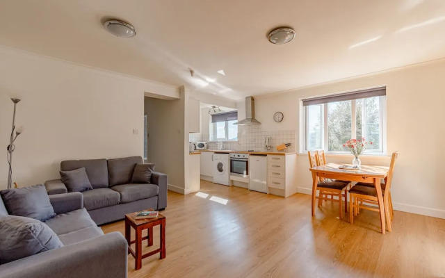 Luxury 2 Bed Room Lake View Apt Bowness Parking