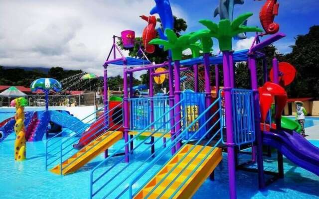 Villa Paraiso Resort & Waterpark