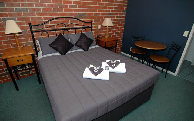 Poachers Paradise Motel