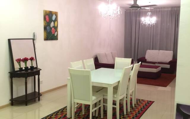 Lawang Suite 2 Bedroom Corner Apartment