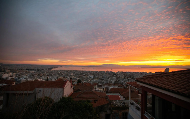 Stunning city view apt & parking space at Old town