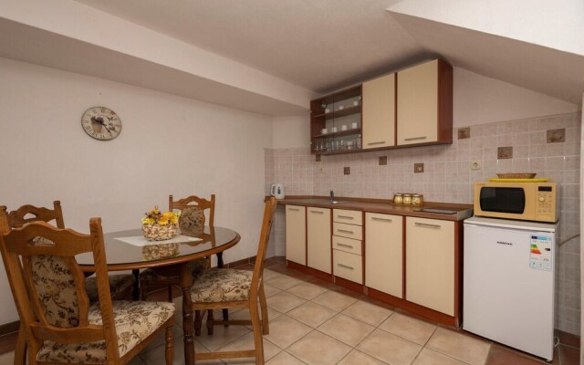 Awesome Home in Baska Voda With Wifi and 2 Bedrooms