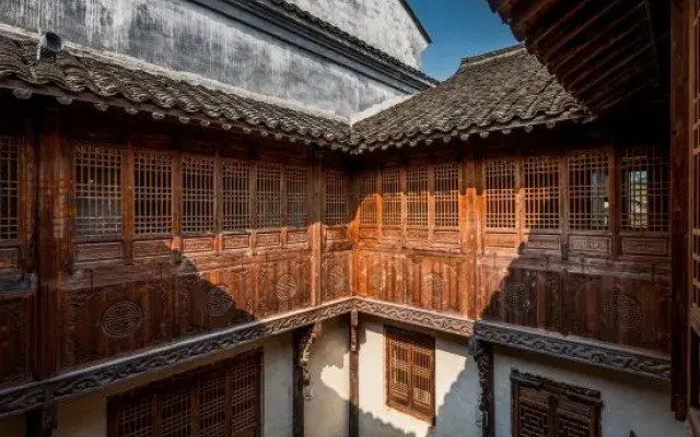 Puyuan fashion ancient town theme inn