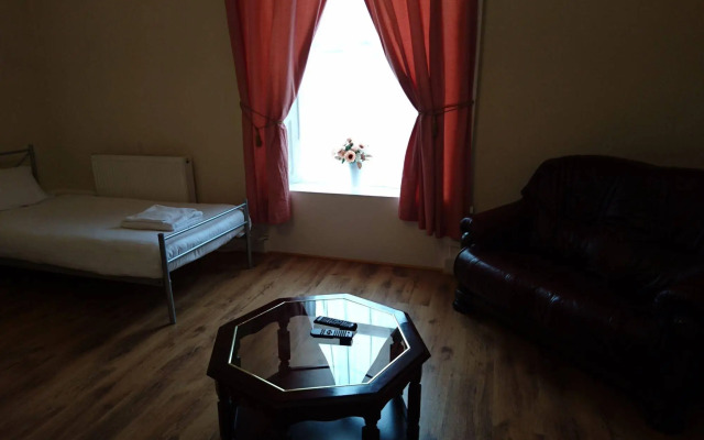 Dee Hotel