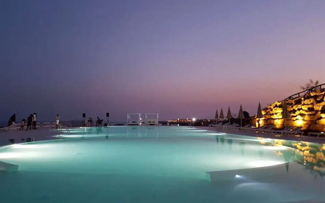 Apartment With Garden or Terrace Near sea