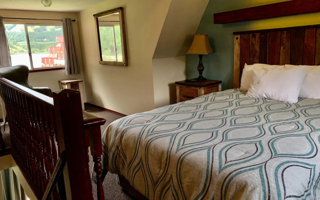 Three Valley Lake Chateau