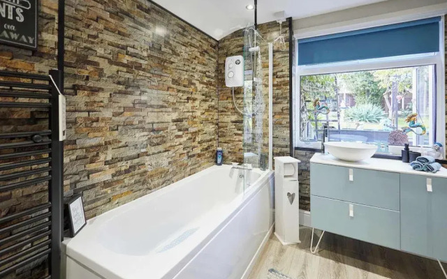 Host Stay The Cheeky Squirrel