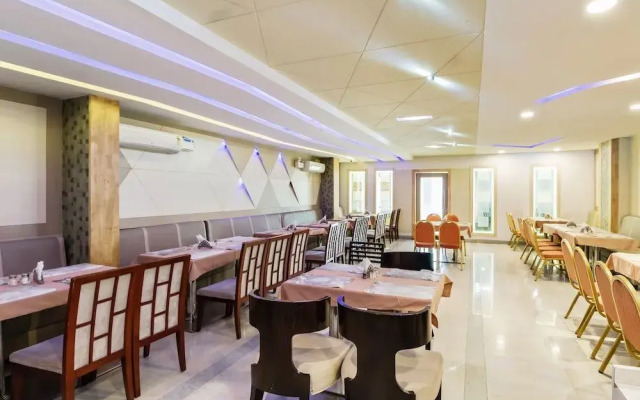 Oyo 30525 Dwarka Grand