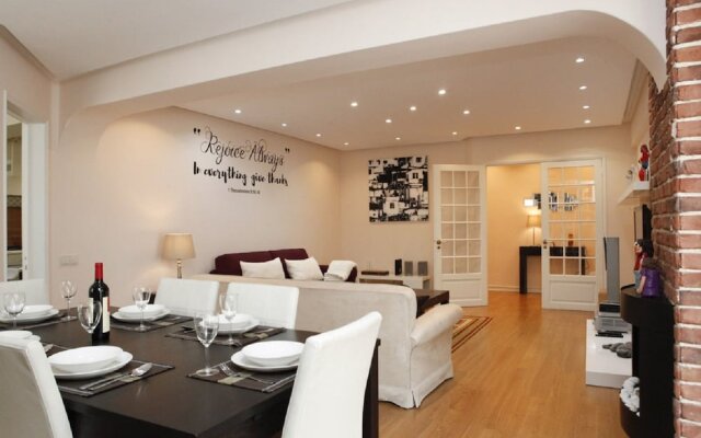 The Words Apartment in the Heart of Cascais