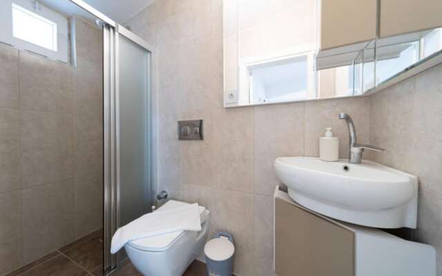 Spacious and Central Apartment near Lara Beach in Muratpasa, Antalya