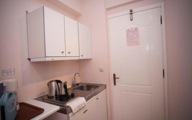 Dafnis Studios & Apartments