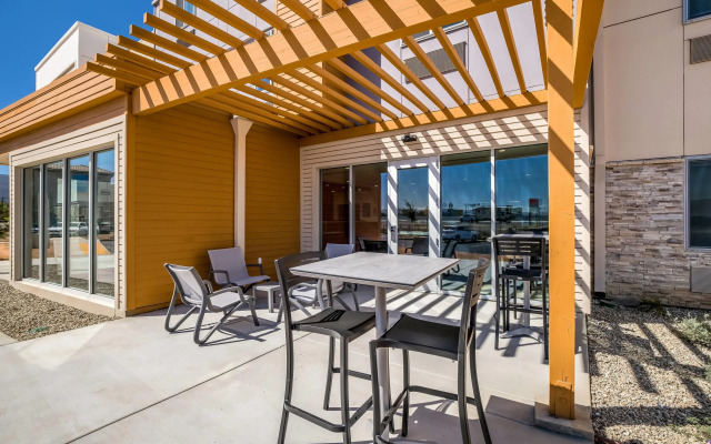 Everhome Suites Corona