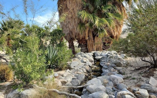 Bubbling Wells Oasis