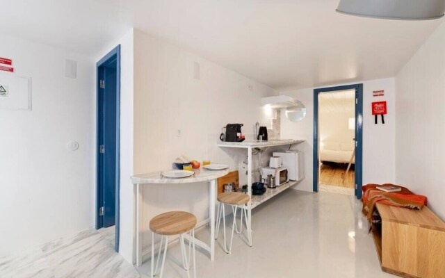 Beautiful 1-Bedroom Apt in Lisbon - NO TV -