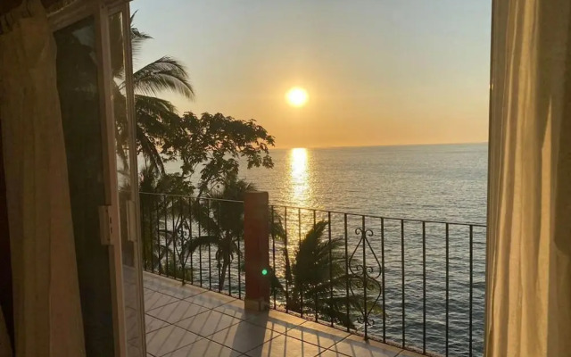 Traditional Sierra Leon Oceanfront Rooms