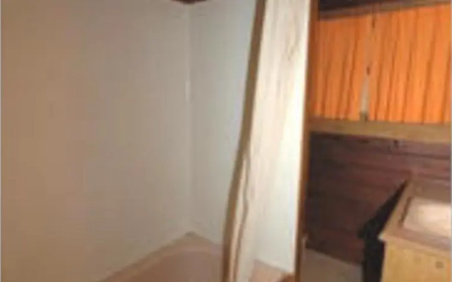 RedAwning Cabin #22B Bradleys Cabin