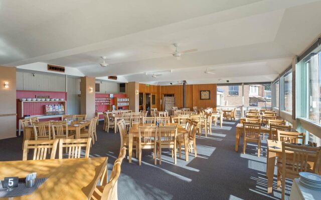 Black Dolphin Motel & Apartments