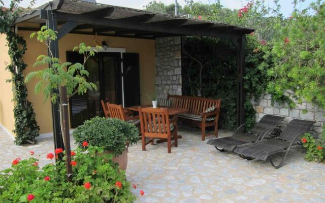 Estia Holiday