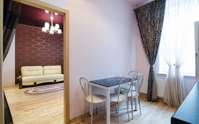 Apartment on Doroshenka Street 34