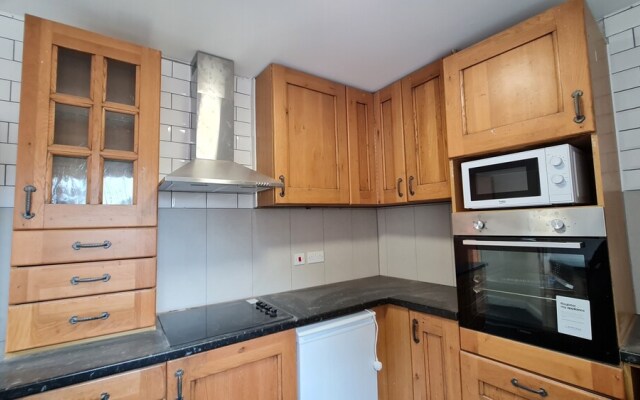 Grace Apartments - Living Rock