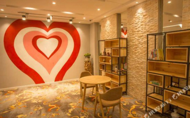 Yichang Yiwan Theme Hotel