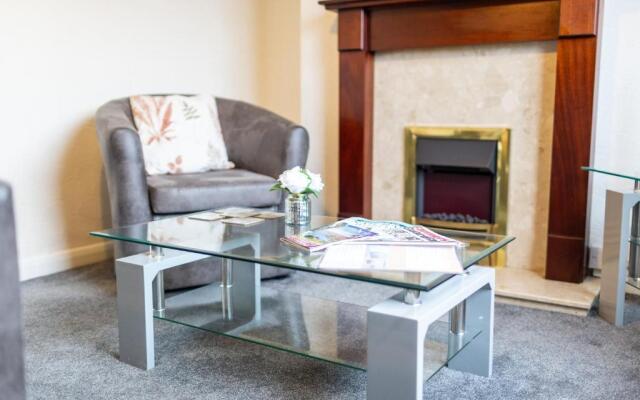 Adrian House, near Hospital, easy parking + garden
