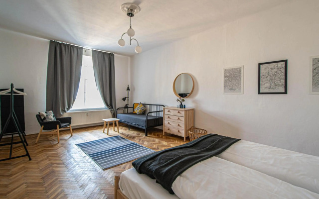 Super Central Billiard and Darts Big Apartment