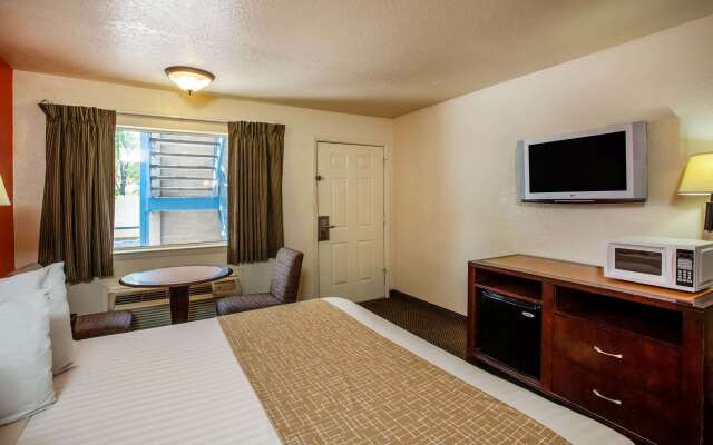Travelodge by Wyndham Houston Hobby Airport