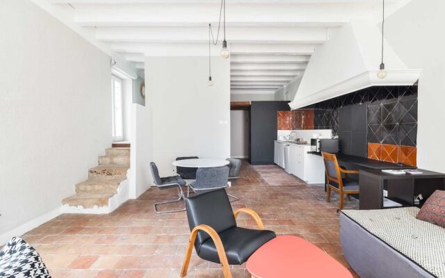 T2 Atypical in Marseille