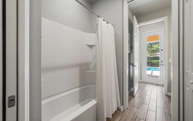 Spacious Home w/ Private Pool/spa! Sleeps 21