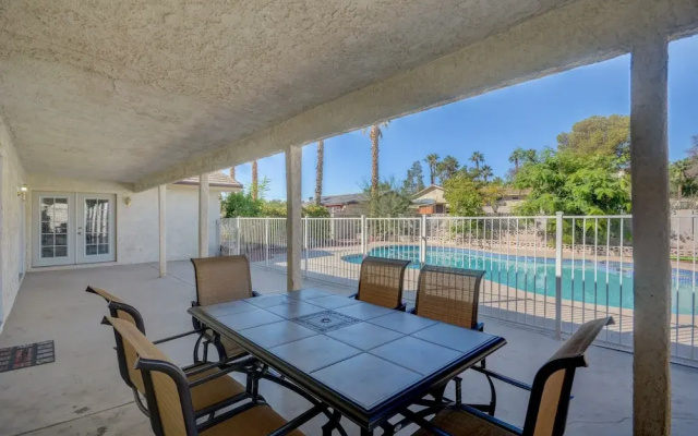 Luxurious 4BR House with Large Pool Near Strip