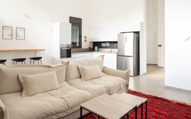 Cozy 2BDR with Parking