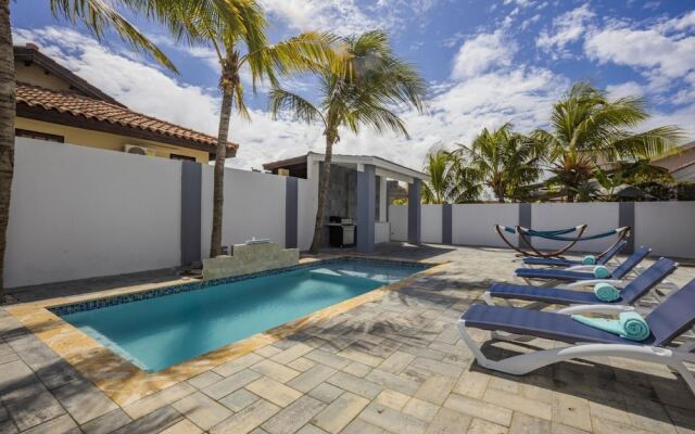 4BR 4BA Villa w Private Pool Eagle Palm Beach