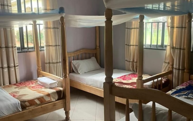 Pearl Gardens Beach Resort Kalangala