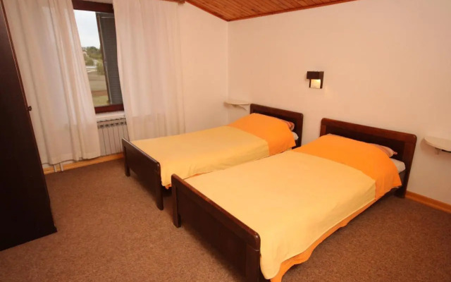 Apartments with a parking space Manjadvorci, Marcana - 7445