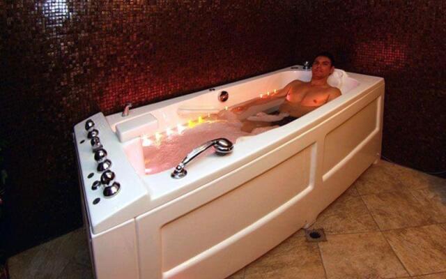 Апартамент Мая 220 СПА Хотел Свети Спас