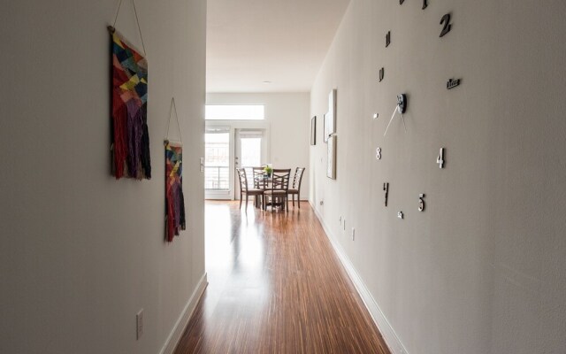 1 BR Apt Near AA Center with Parking by Frontdesk