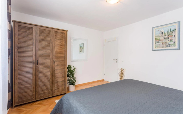 Apartments Lidija - see view with private hot tub and split level apartment with garden