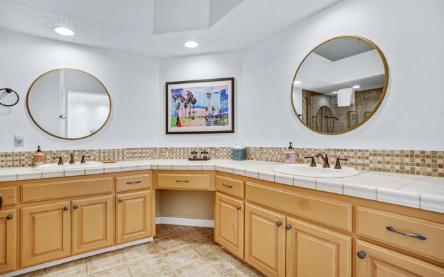 Elegant modern Palm Desert getaway