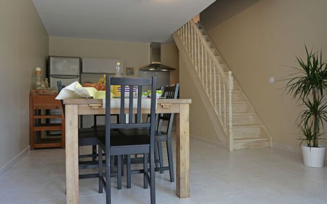 Sun-kissed Villa in Carpentras With Swimming Pool