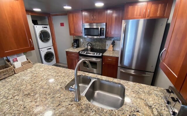 #303 Vail International