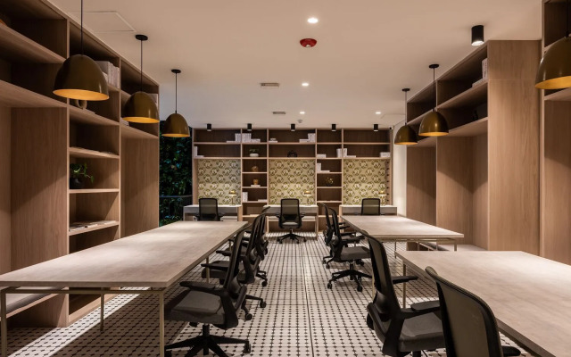 Nakúa Stay + Work