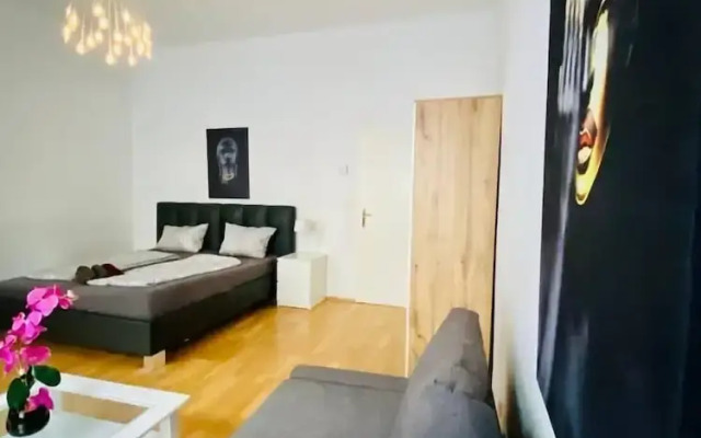 2BR Apartment Close to Stadthalle
