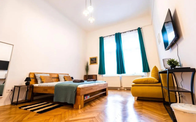 Palace Quarter Suite