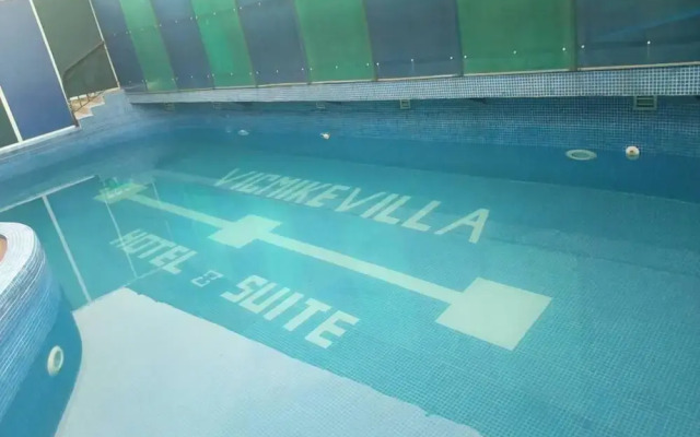 Vicmike Villa Hotel & Suites