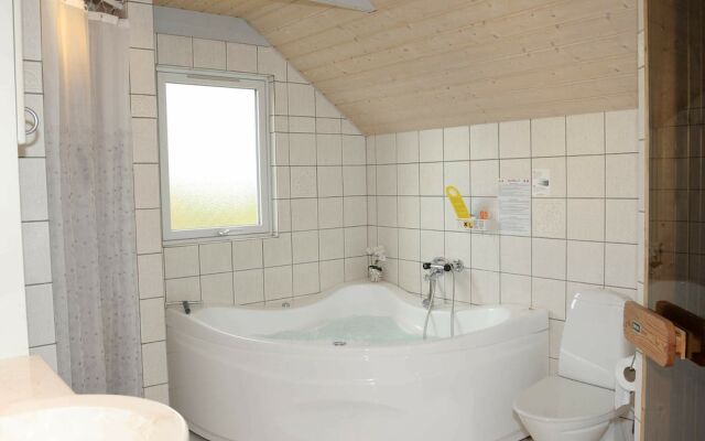 Restful Holiday Home in Ringkøbing With Whirlpool